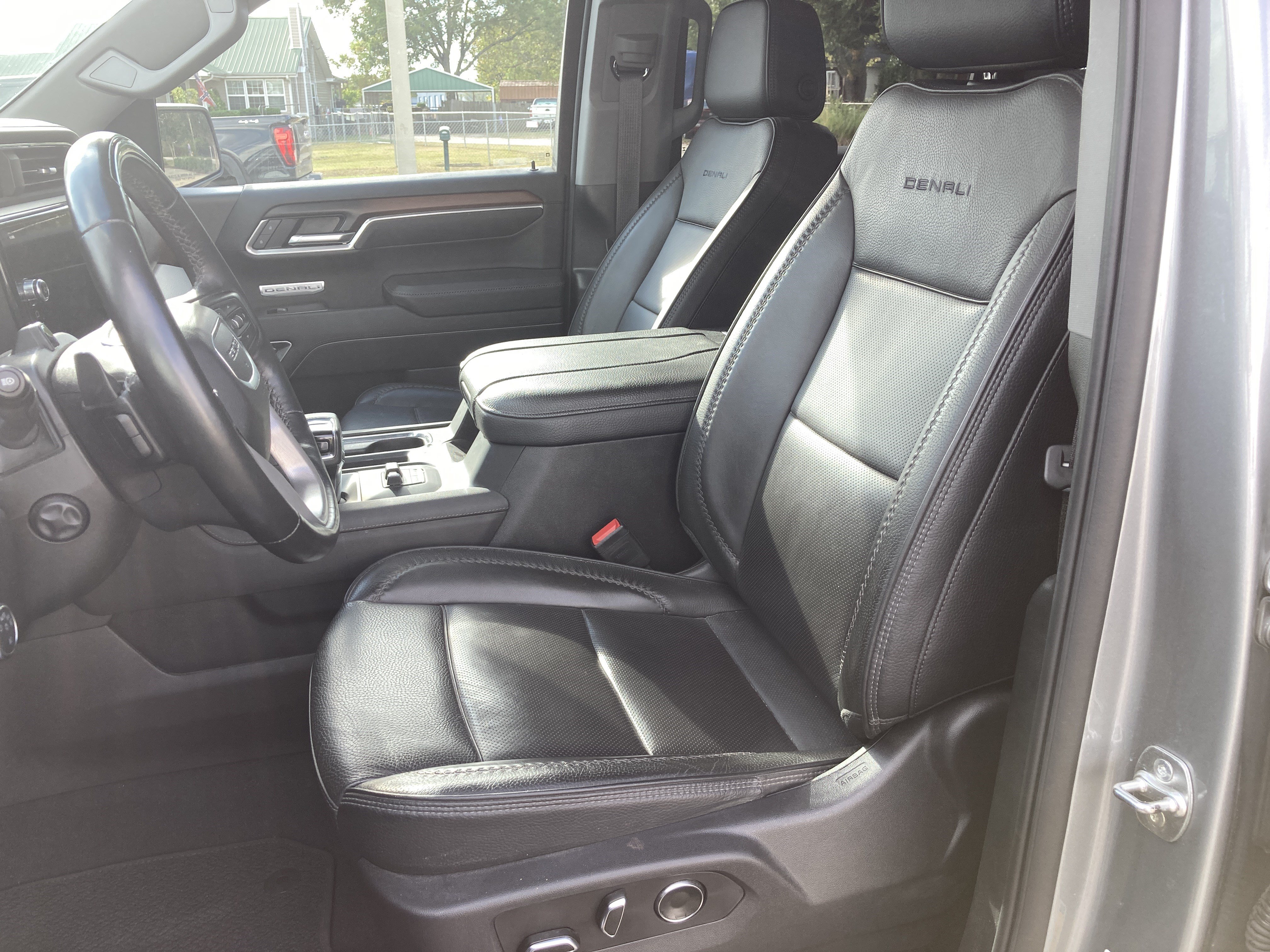 Used 2025 GMC Sierra 1500 Denali AWD/4WD image 3