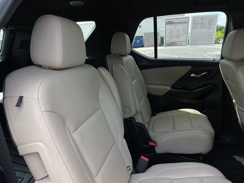 Used 2023 Chevrolet Traverse LT FWD image 36