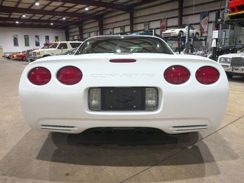Used 1998 Chevrolet Corvette Coupe RWD image 7