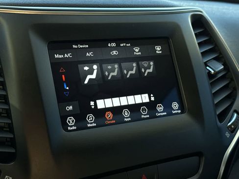 Used 2019 Jeep Cherokee Latitude w/ Popular Appearance Group image 18