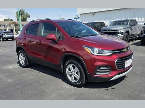 Used 2022 Chevrolet Trax LT w/ LT Convenience Package AWD/4WD image 1