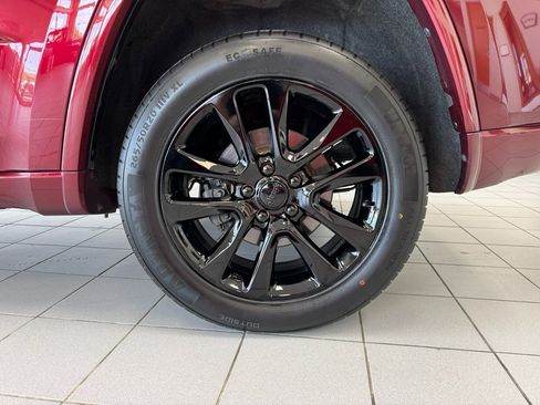 Used 2018 Jeep Grand Cherokee Altitude AWD/4WD image 64