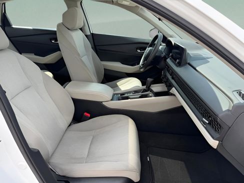 Certified 2023 Honda Accord EX image 28
