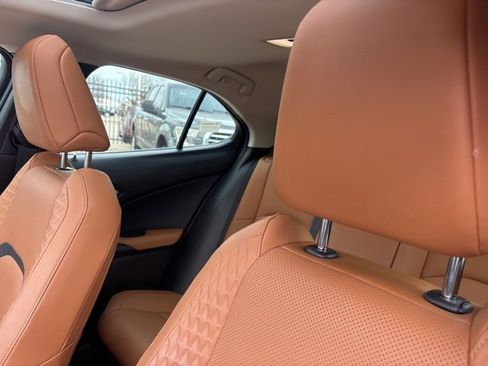 Used 2022 Lexus UX 250h w/ Premium Package image 9