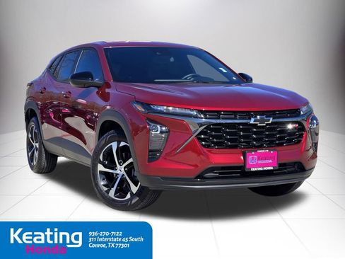 Used 2025 Chevrolet Trax RS w/ Sunroof Package image 3