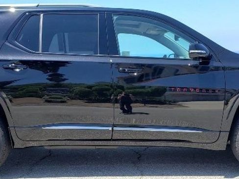 Used 2019 Chevrolet Traverse Premier w/ Redline Edition AWD/4WD image 3