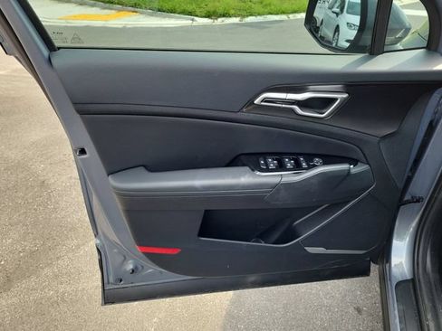 Used 2025 Kia Sportage EX FWD image 15