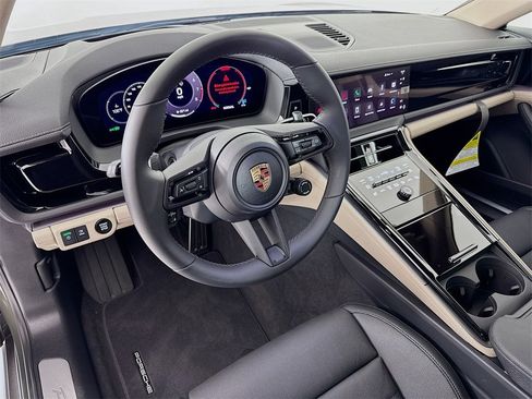 New 2025 Porsche Panamera image 4
