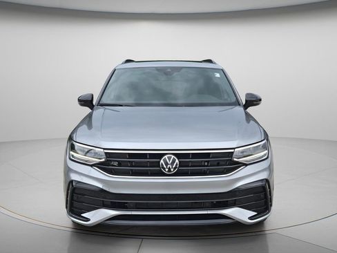 Certified 2024 Volkswagen Tiguan SE R-Line FWD image 5