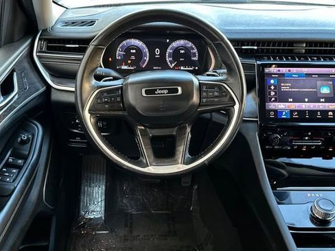 Certified 2022 Jeep Grand Cherokee Limited image 17