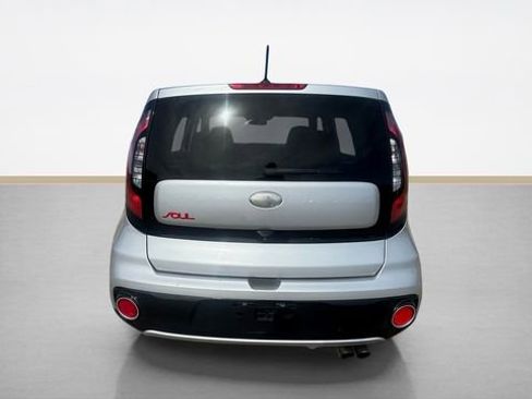 Used 2018 Kia Soul ! FWD image 4