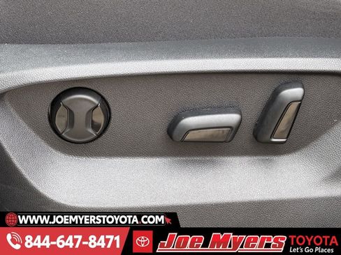 Used 2025 Volkswagen Atlas SE image 26