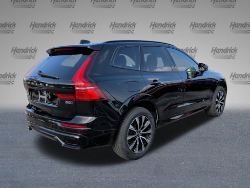 Used 2025 Volvo XC60 B5 Plus image 9