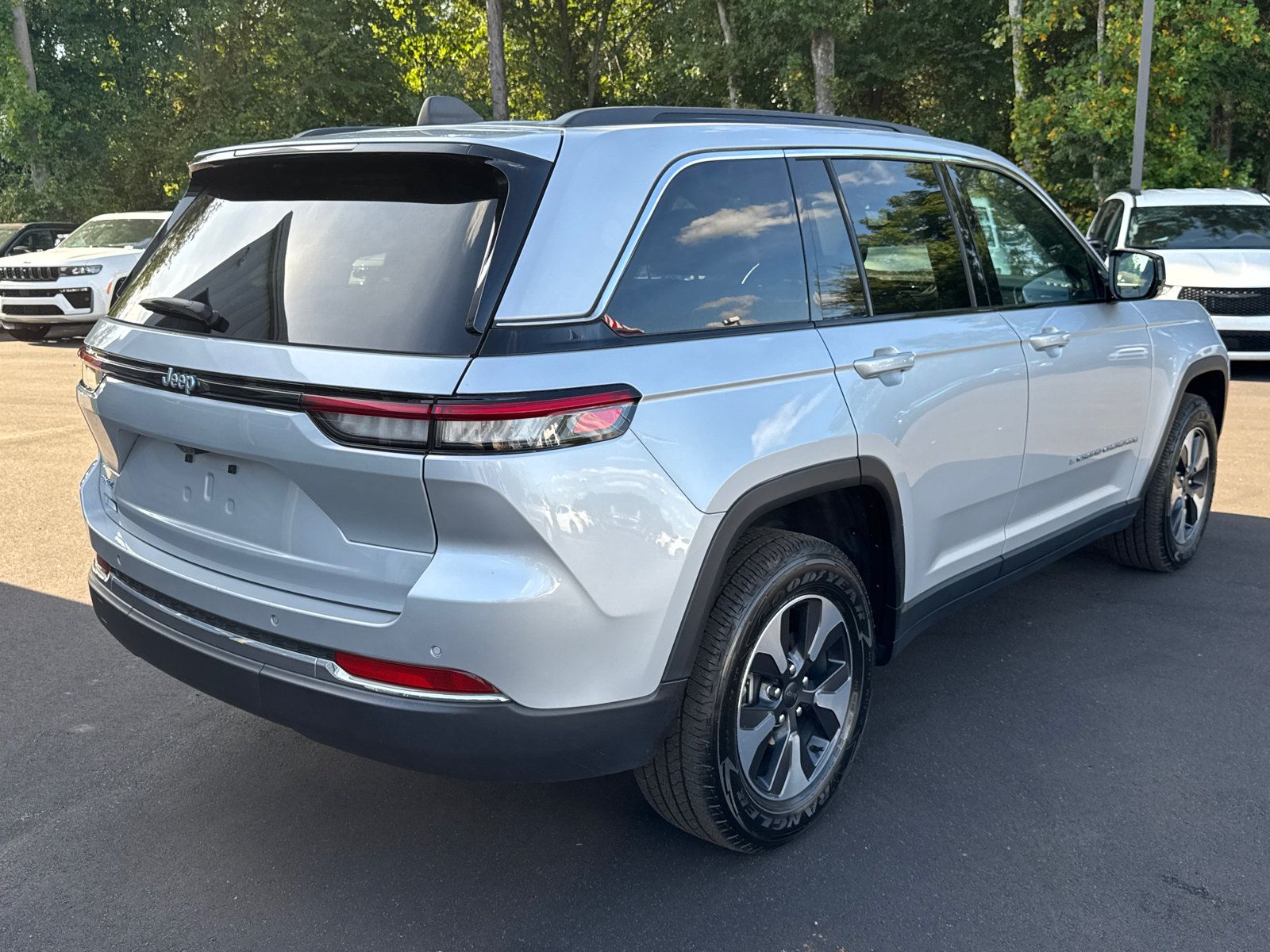 Used 2024 Jeep Grand Cherokee Limited 4xe AWD/4WD image 5