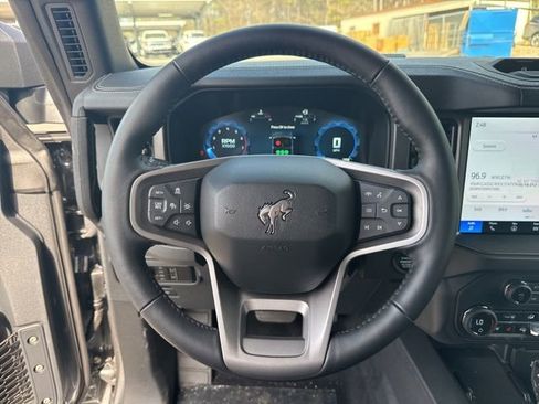 New 2025 Ford Bronco Badlands image 11