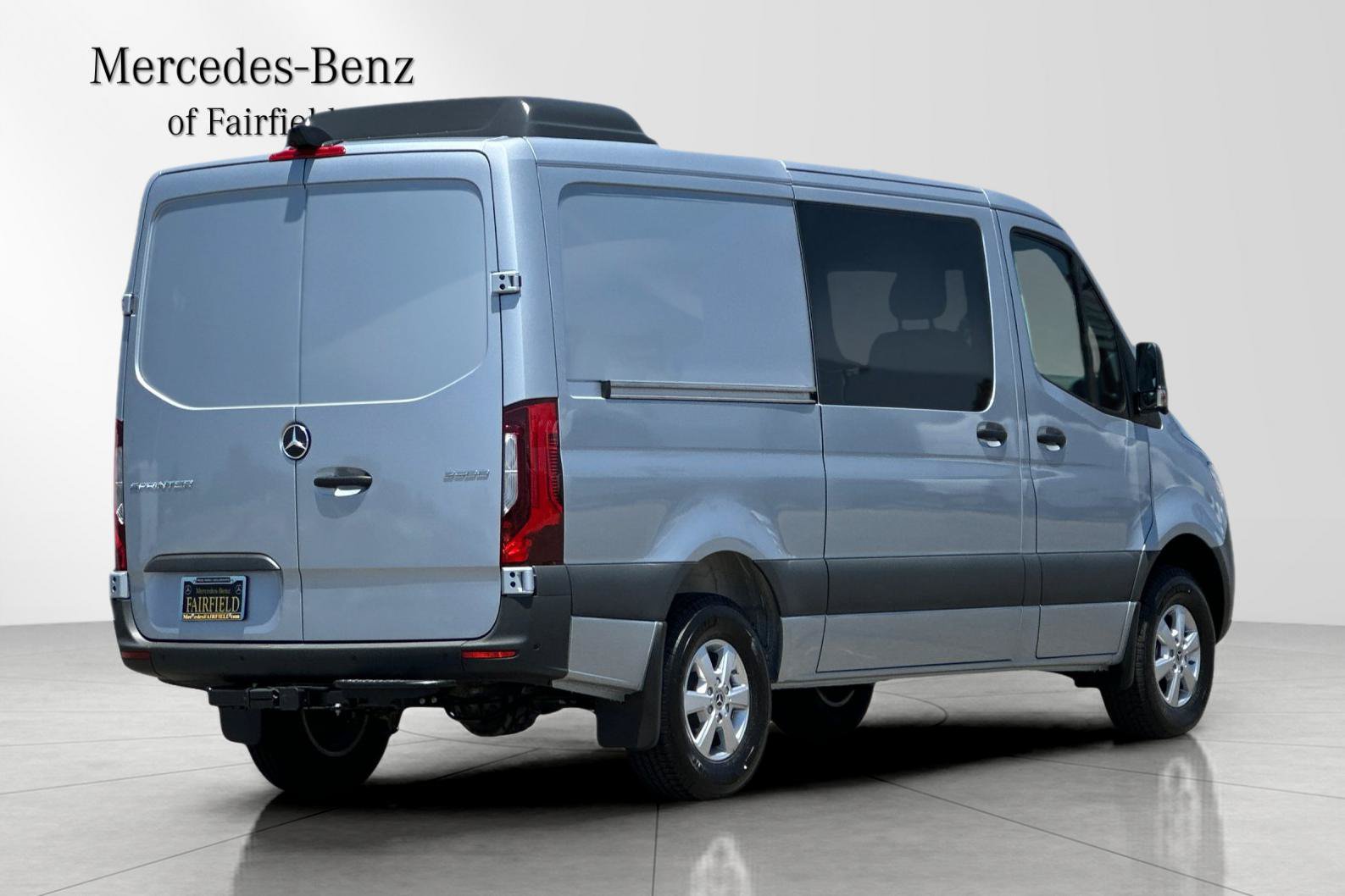 Used 2025 Mercedes-Benz Sprinter 2500 image 2