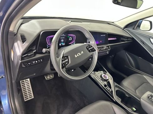 Used 2023 Kia Niro SX Touring image 13