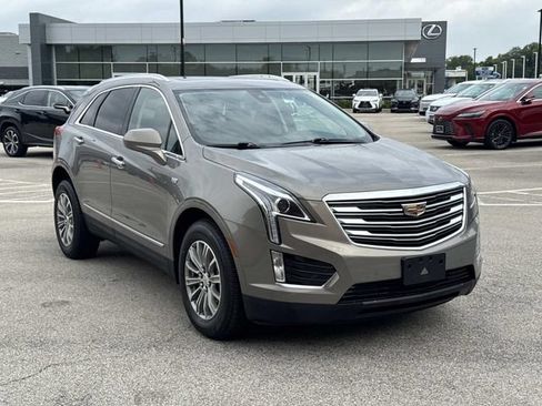 Used 2018 Cadillac XT5 Luxury w/ Driver Awareness Package AWD/4WD image 3