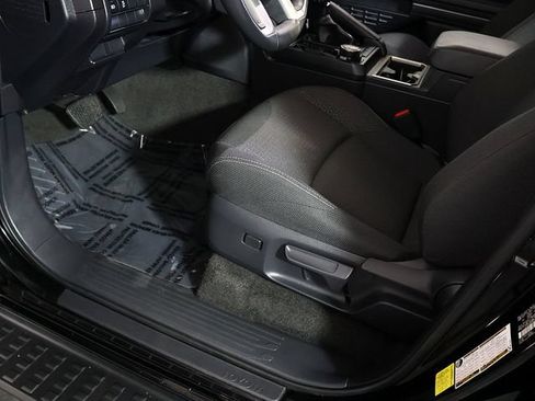 Used 2025 Toyota 4Runner SR5 AWD/4WD image 23