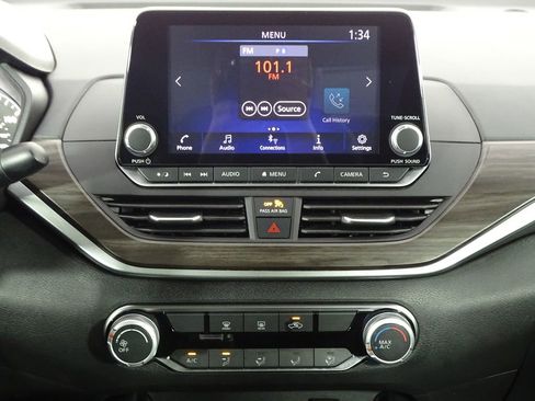 Used 2024 Nissan Altima 2.5 SV image 30