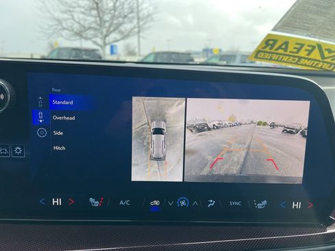 Used 2025 Chevrolet Traverse Z71 w/ Enhanced Driving Package image 17