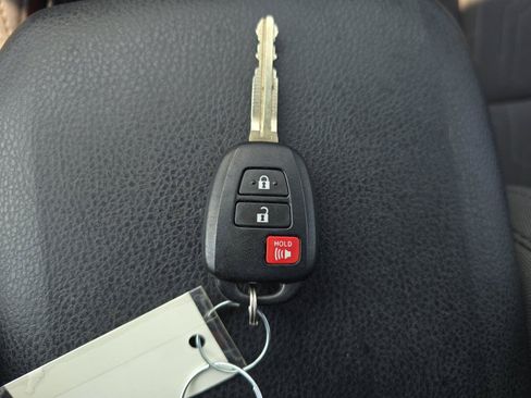 Used 2018 Toyota Tacoma TRD Sport AWD/4WD image 25