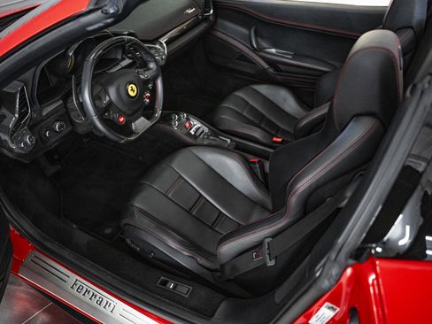Used 2014 Ferrari 458 Spider image 31