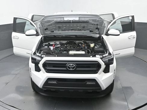 Used 2025 Toyota Tacoma SR5 RWD image 32
