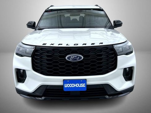 Used 2025 Ford Explorer ST-Line w/ ST-Line Street Pack AWD/4WD image 2