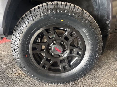 Used 2022 Toyota Tacoma TRD Sport w/ Technology Package image 4