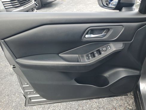 Certified 2024 Nissan Rogue SV FWD image 10