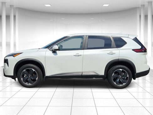 Used 2024 Nissan Rogue SV AWD/4WD image 6
