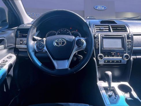 Used 2014 Toyota Camry SE w/ Leather Package FWD image 8