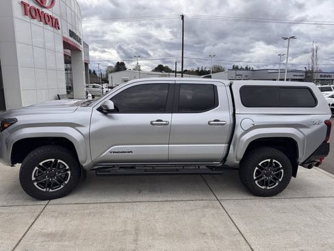 Used 2024 Toyota Tacoma TRD Sport image 2