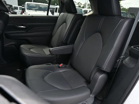 Used 2024 Toyota Grand Highlander FWD image 16