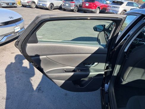 Used 2023 Hyundai Elantra SEL w/ Convenience Package image 37