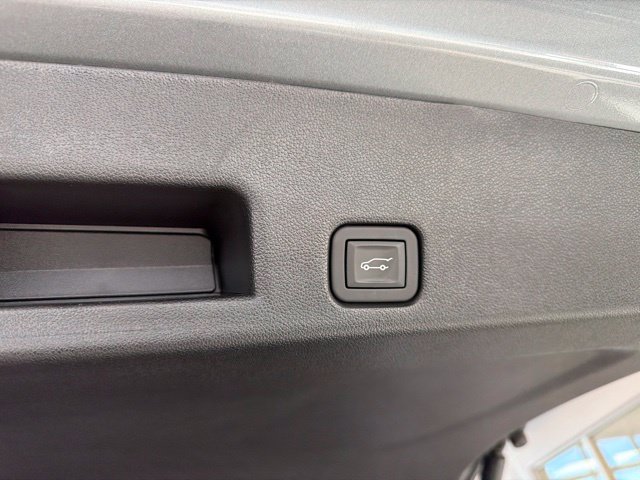 Used 2026 GMC Acadia AT4 w/ LPO, Floor Liner Package AWD/4WD image 22