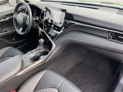 Used 2022 Toyota Camry SE image 34