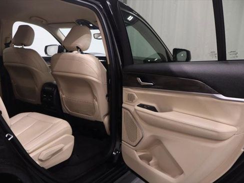 Certified 2022 Jeep Grand Cherokee L Limited AWD/4WD image 17