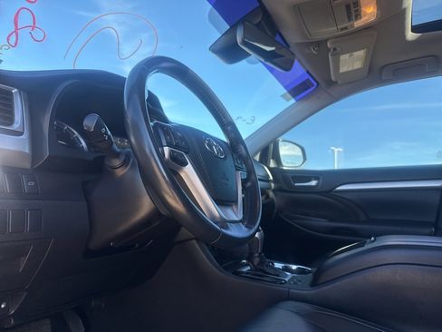 Used 2018 Toyota Highlander XLE image 31