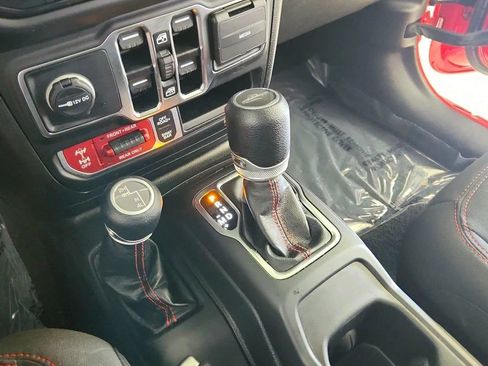 Used 2023 Jeep Gladiator Rubicon w/ Cold Weather Group AWD/4WD image 20