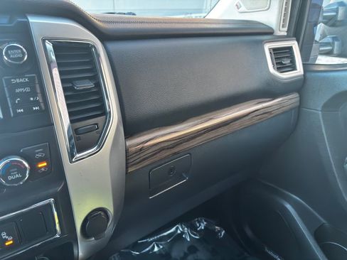 Used 2016 Nissan Titan SL image 28