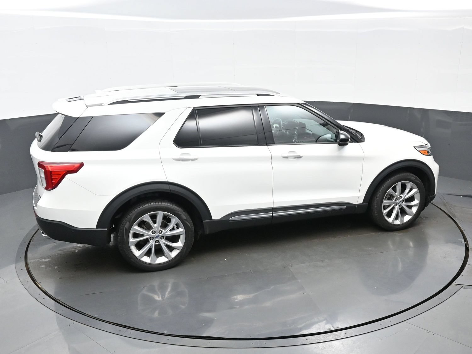 Used 2023 Ford Explorer Platinum w/ Technology Package AWD/4WD image 41