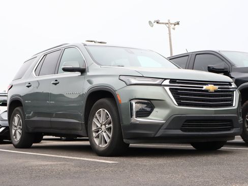 Used 2023 Chevrolet Traverse LT FWD image 1