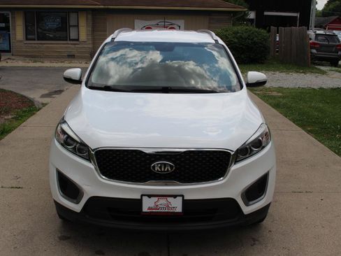 Used 2017 Kia Sorento FWD image 4