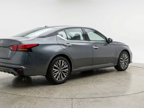 Used 2025 Nissan Altima 2.5 SV FWD image 9
