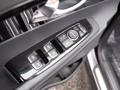 Used 2017 Kia Sorento SX image 18