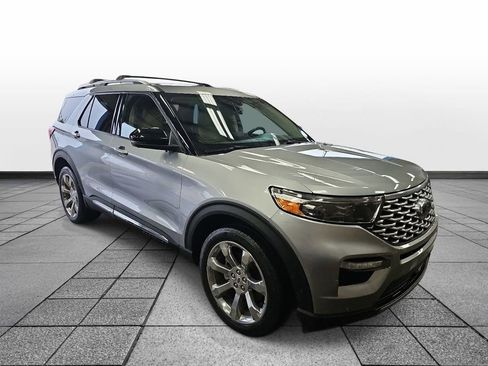 Used 2020 Ford Explorer Platinum w/ Premium Technology Package image 3
