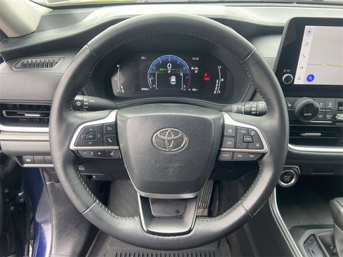 Used 2024 Toyota Grand Highlander XLE image 11