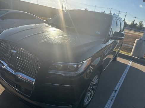 Used 2022 Lincoln Navigator L Reserve image 2